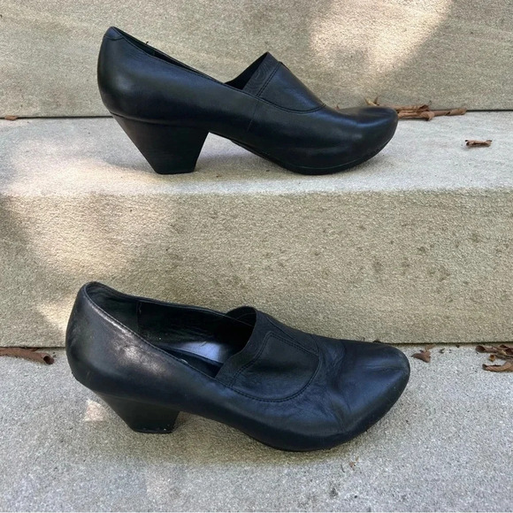 Dansko Black Slip On Heels Size 38 (7.5) - Picture 4 of 7
